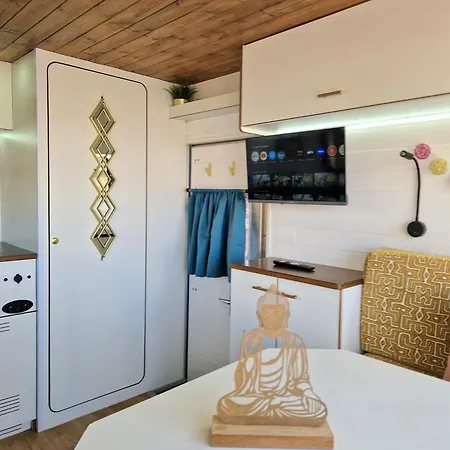 캠프장 Static Camper In Front Of The Sea