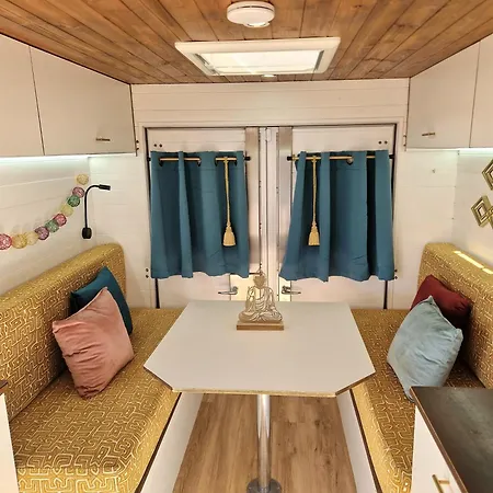 Static Camper In Front Of The Sea Κάμπινγκ Ελ Μέντανο